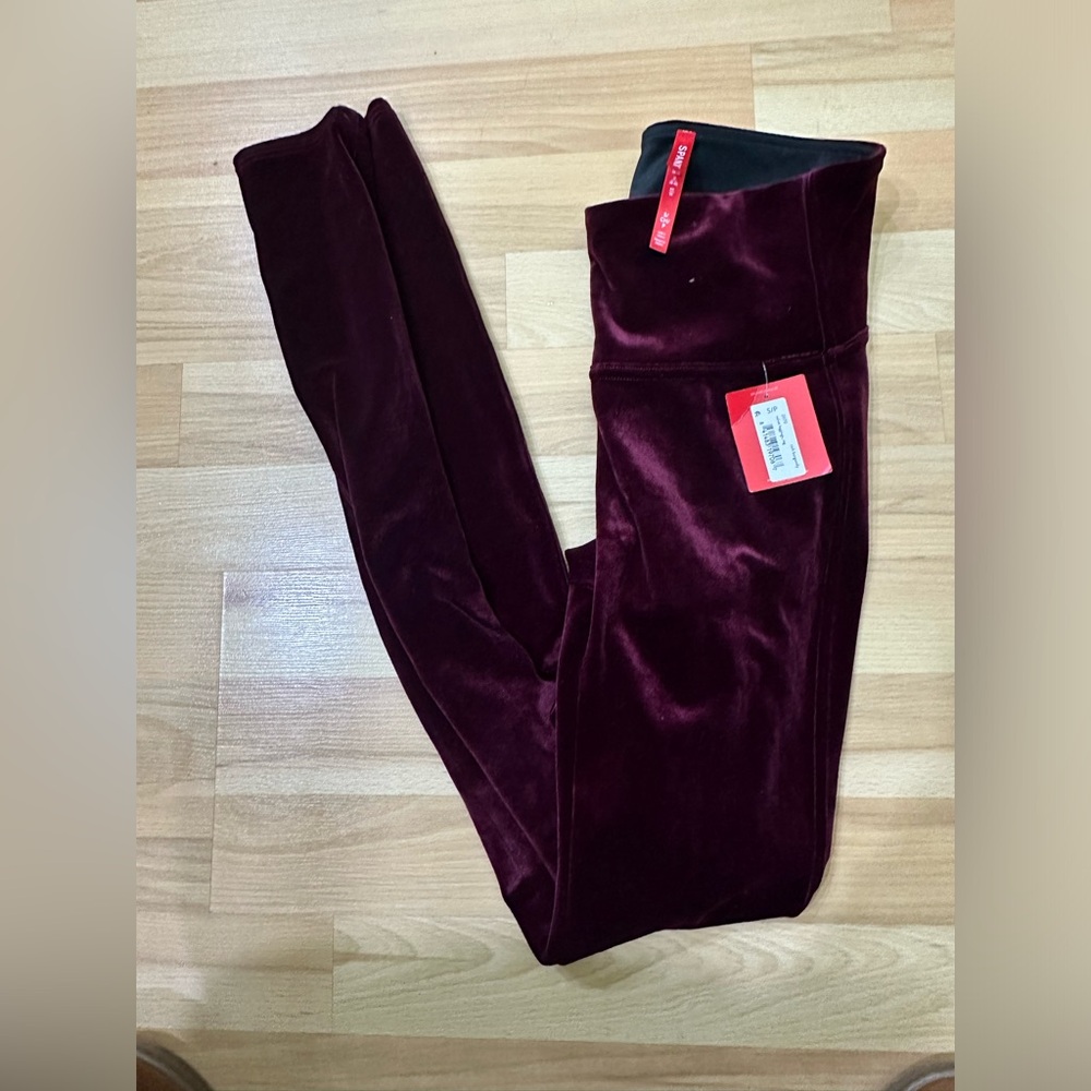 NWT Spanx Burgundy velvet leggings. Size small